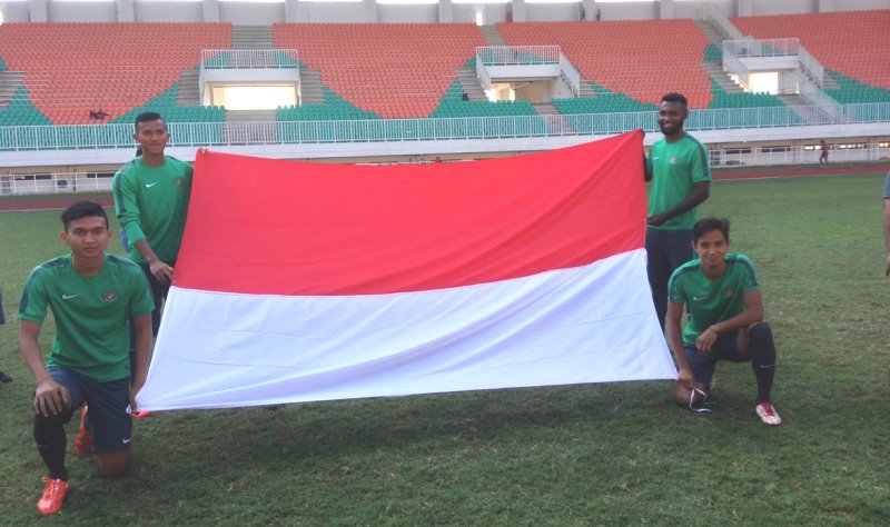 Pemain Seleksi Timnas Gelar Upacara HUT RI ke-71 Sebelum Berlatih